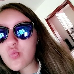 Meet your Posher, Grace